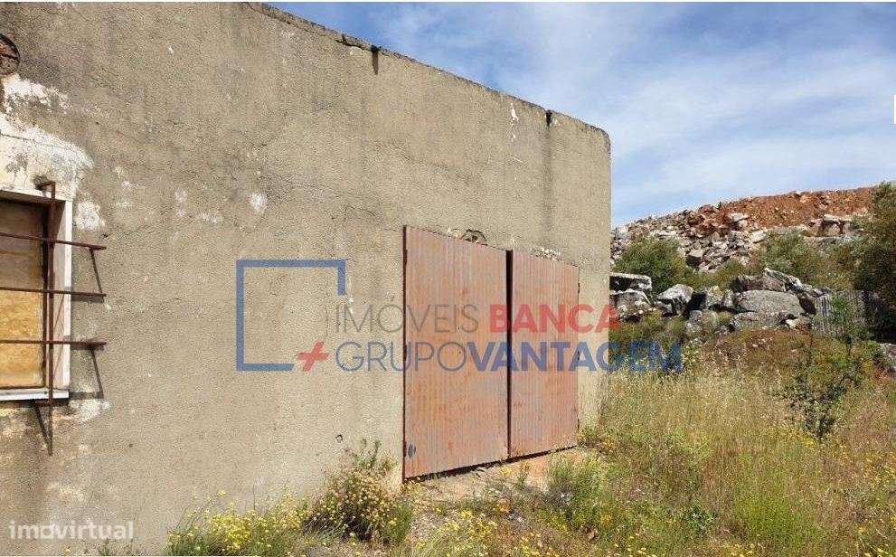 Armazém industrial em lote de terreno urbano com 6.939m², localizad... - Grande imagem: 1/5