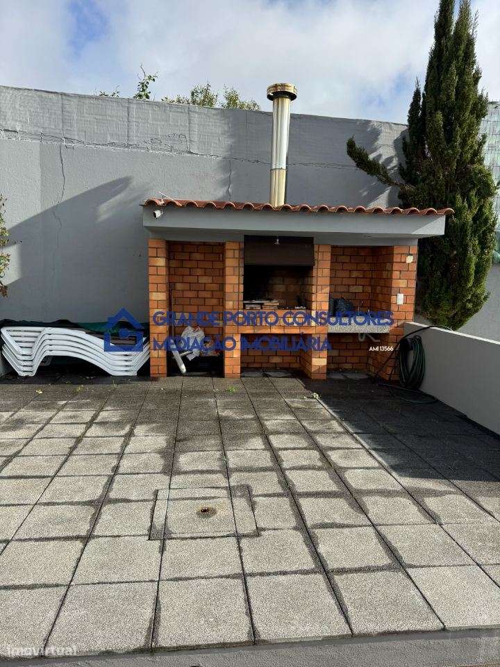 Moradia V4 c/piscina à praia da Memória-5