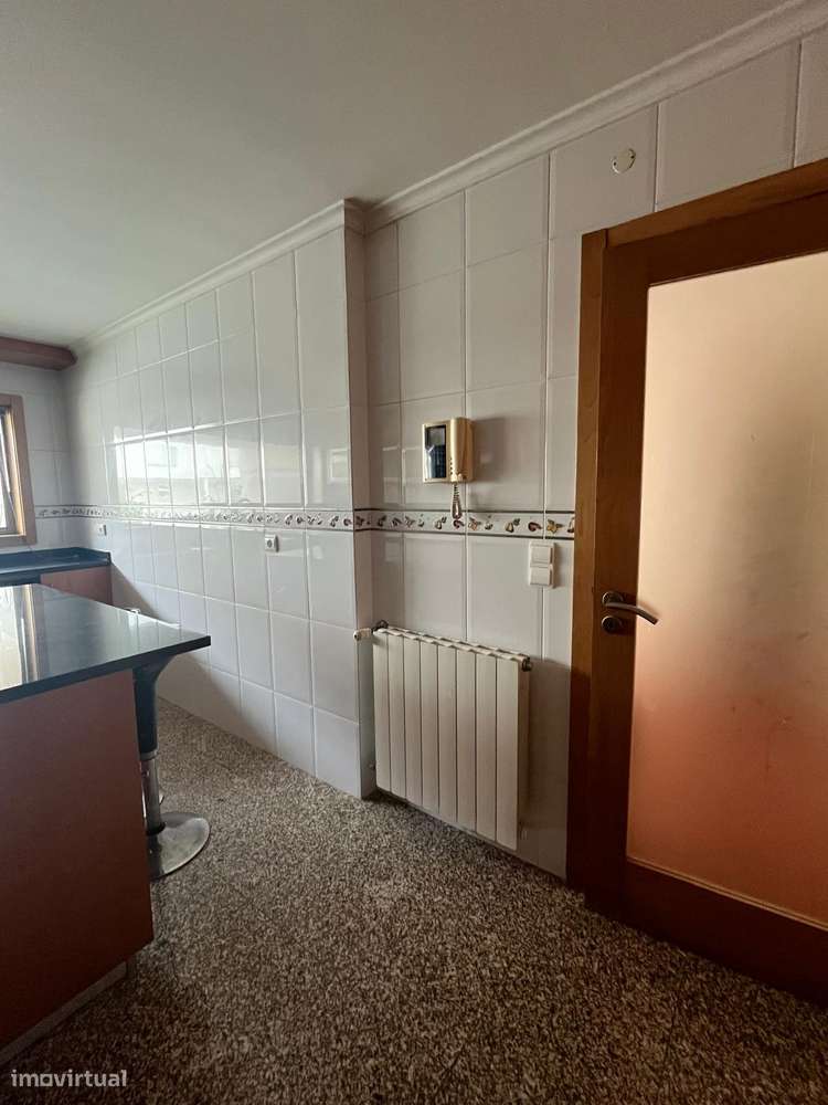 Geminada com piscina, garagem e terraço em Canidelo-49