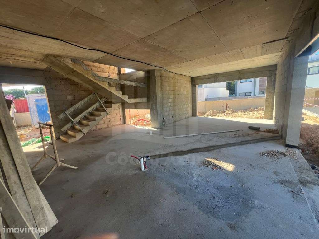 Moradia Isolada T4 com piscina e garagem - Azeitão-10