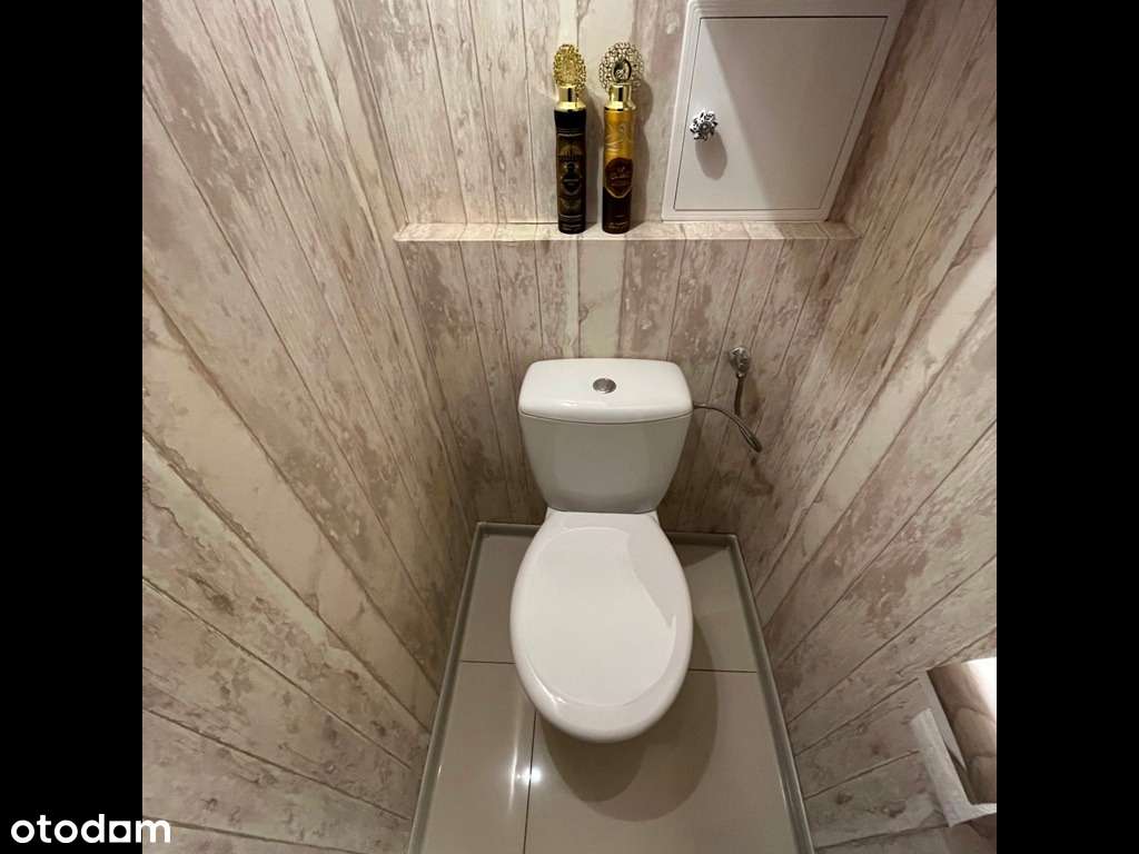 Trzy pokoje na trzecim piętrze-7