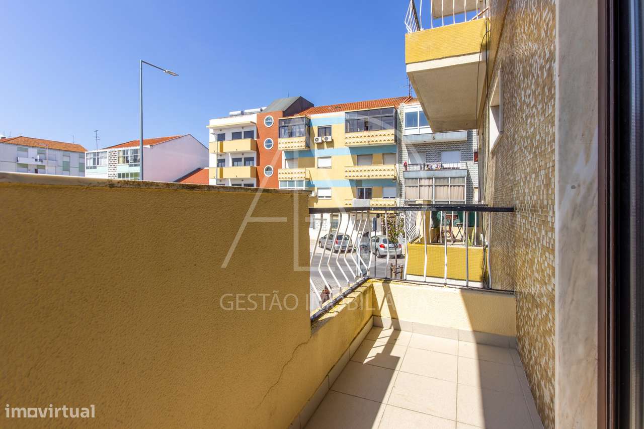 Apartamento T2 bem localizado em Baixa da banheira-14