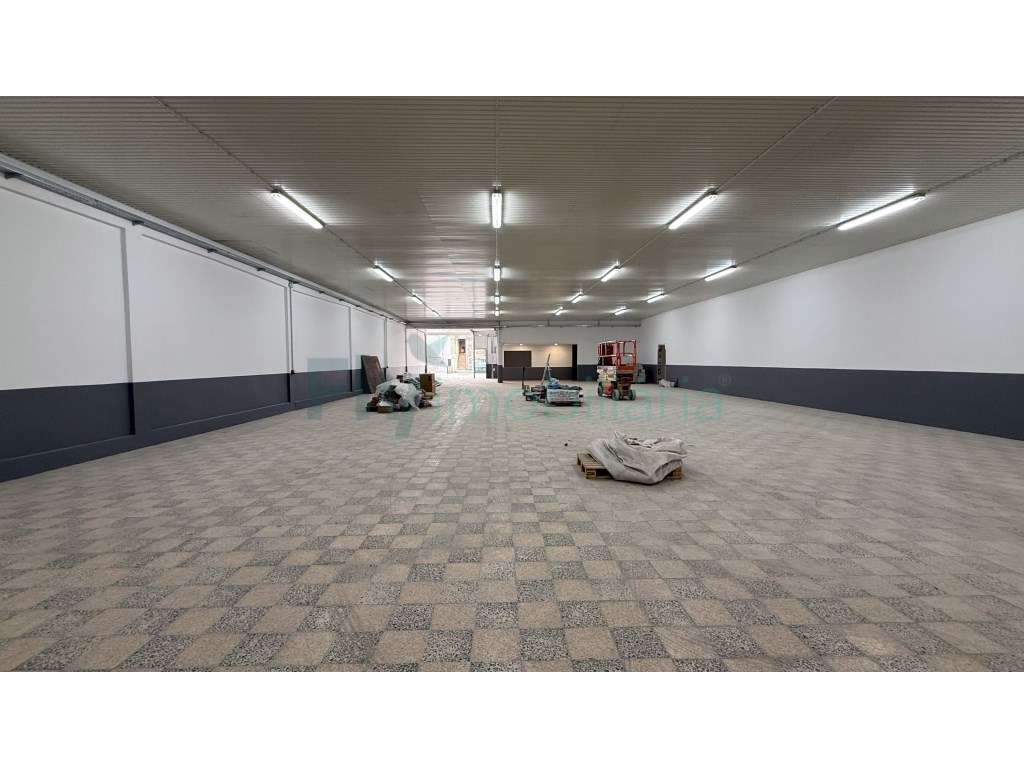 Arrenda-se armazém - S.Miguel Vizela - Grande imagem: 5/10