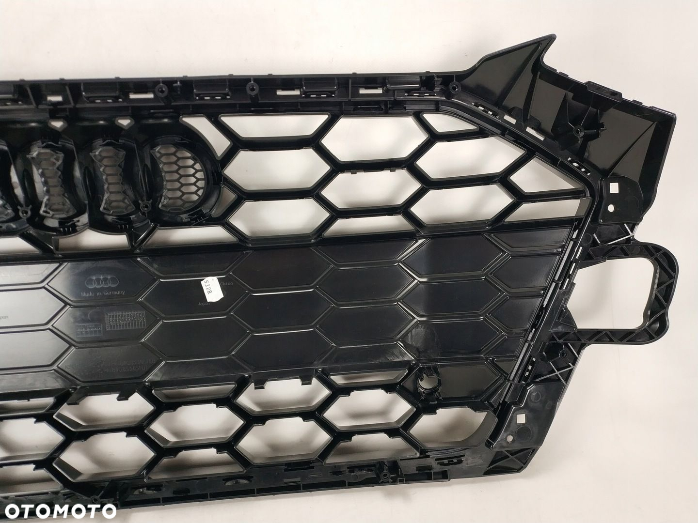 AUDI A4 B9 LIFT 8W0 grill atrapa silnika emblemat - 5