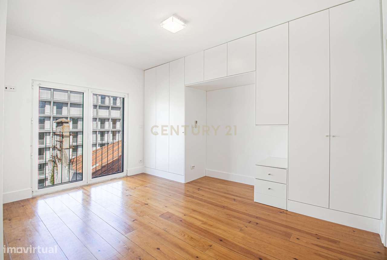 Apartamento T4 +1 com 272 m2 Vista Panorâmica em Lisboa e 3 Lugares de-17