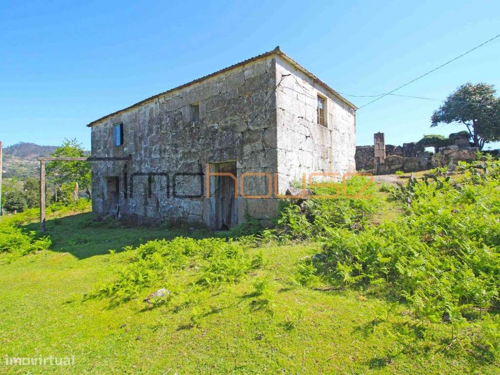 Quinta de 5.6 ha - Varias edificações, ribeiro e vista Douro-5