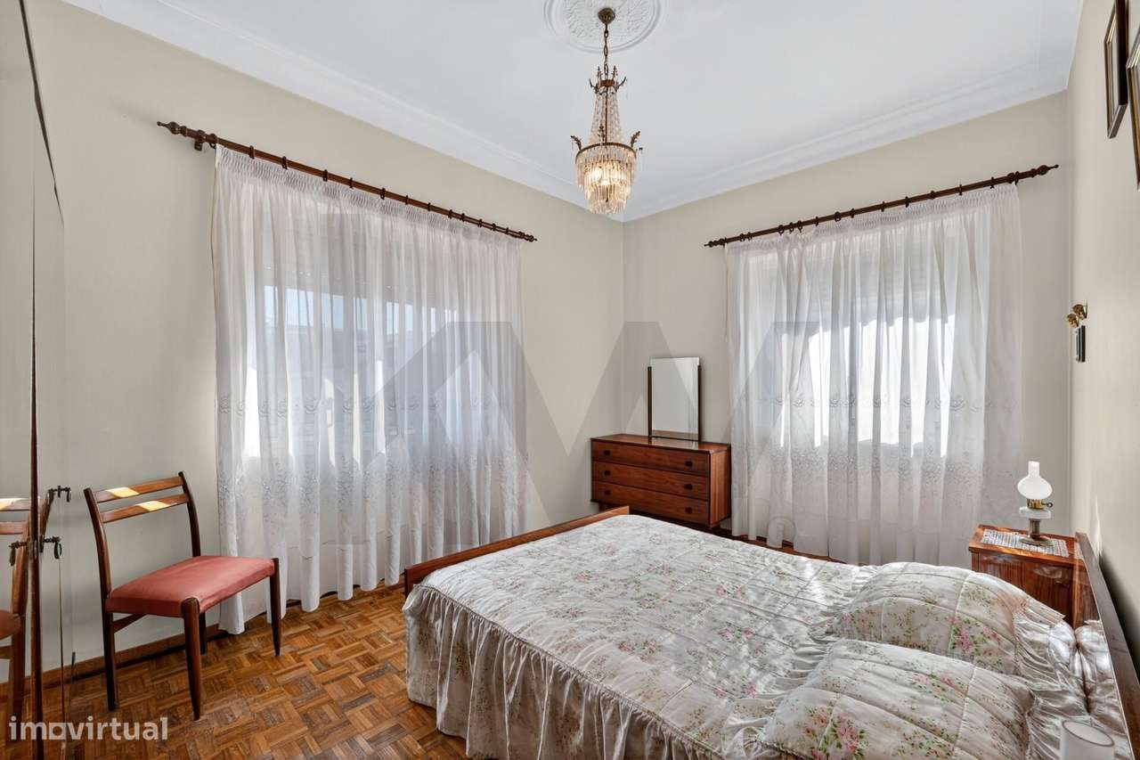 T1 com estúdio remodelado no Pragal - Grande imagem: 4/15