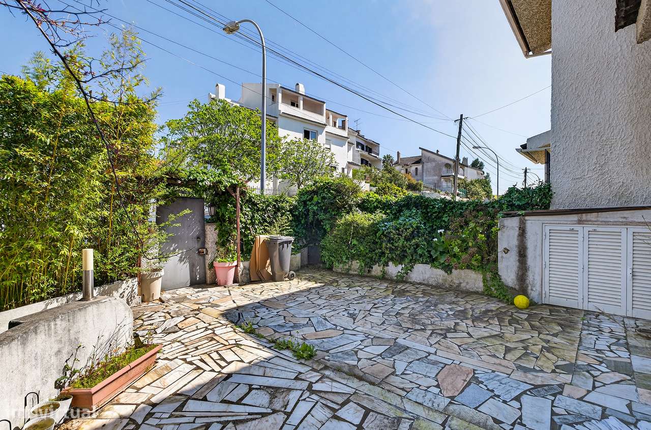 Moradia Geminada T4 em Queijas, Oeiras com Jardim Privativo-36