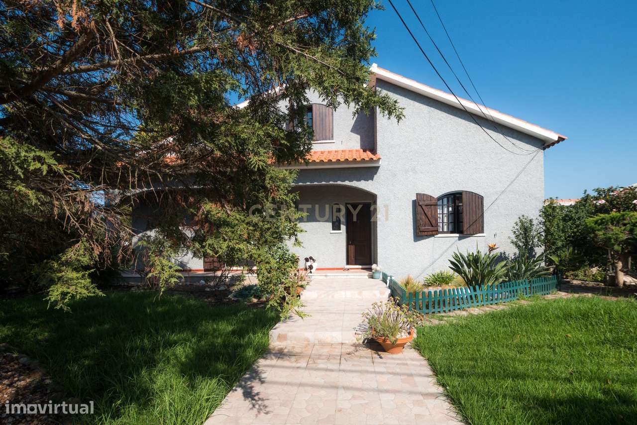 Moradia Isolada em Samora Correia com Jardim e Garagem - Grande imagem: 2/58