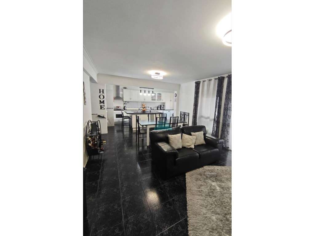 ApartamentoT2 com Open Space e 2 Entradas Independentes na Baixa da...-7