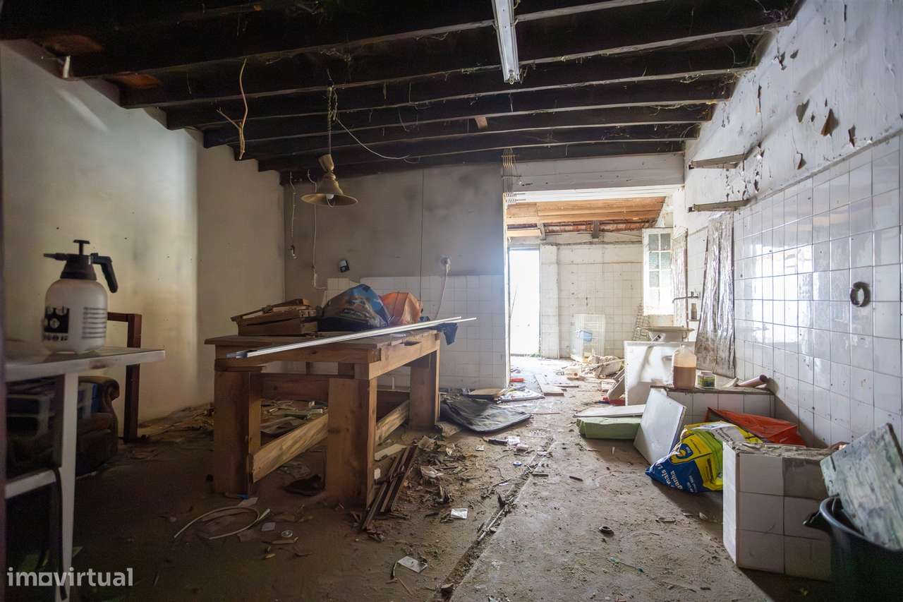 Moradia histórica T6 com piscina e anexo – centro de Salvaterra de Mag-52