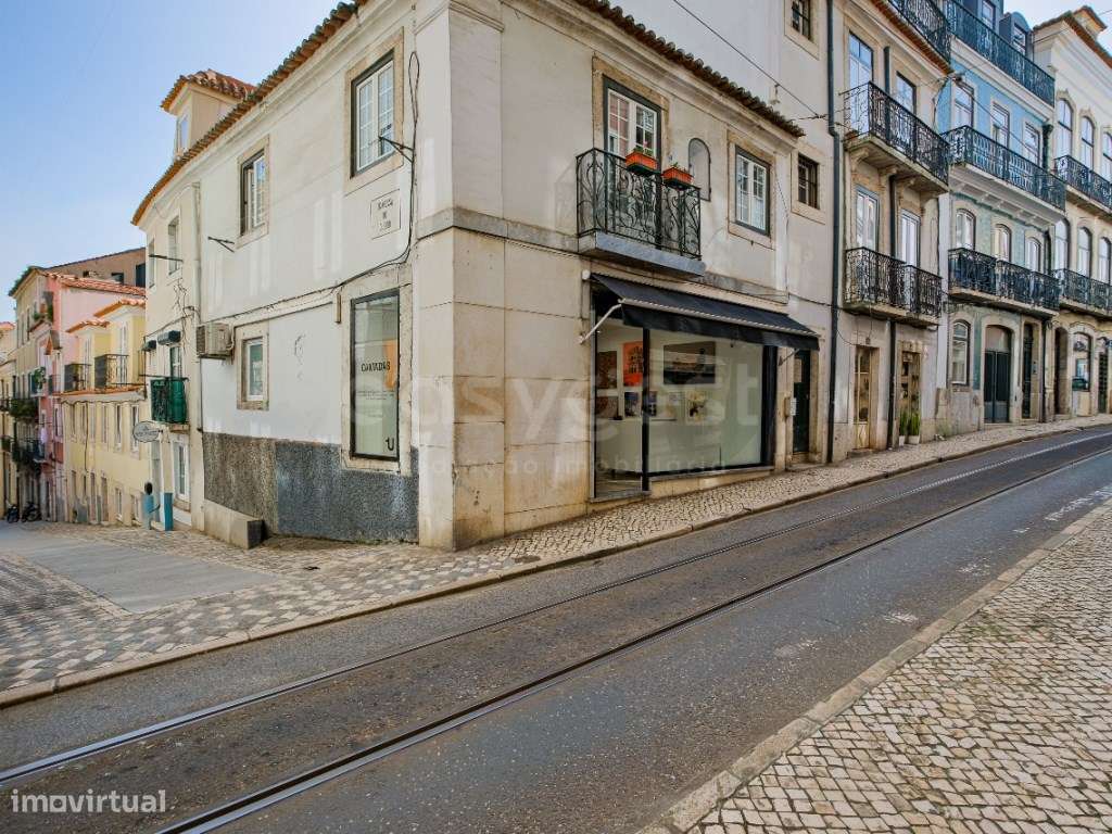T2 remodelado no coração de Lisboa, entre o Bairro Alto e Santos-35