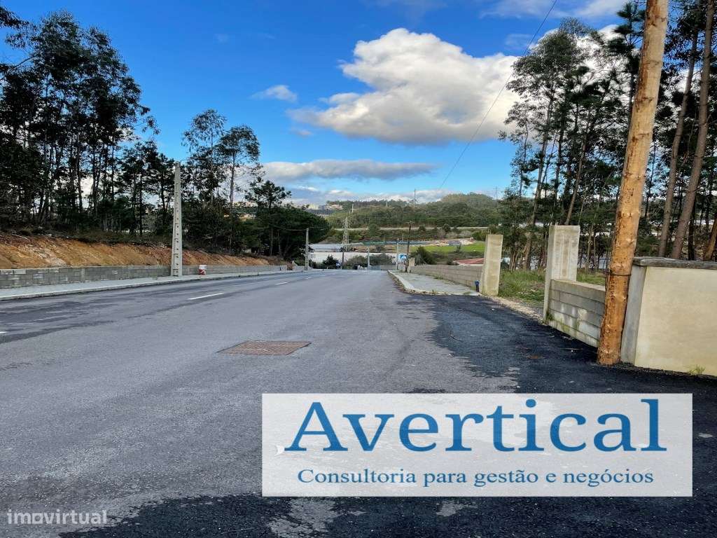 Condomínio com 16 armazéns-2