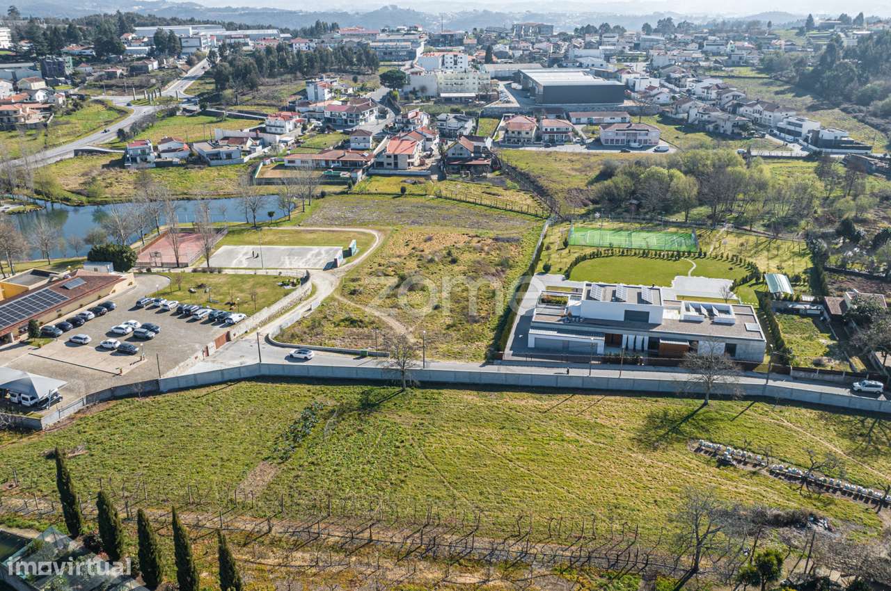 Terreno Urbano com 2280m2 em Freamunde, Paços de Ferreira. - Grande imagem: 4/10
