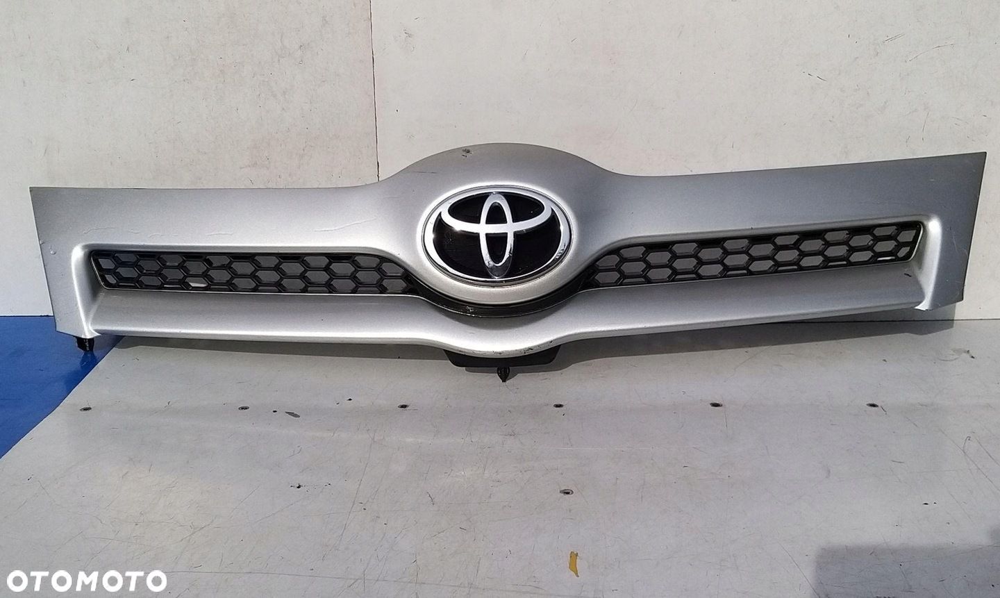 Grill Atrapa gril Toyota Corolla Verso II 04- SREBRNA - 1