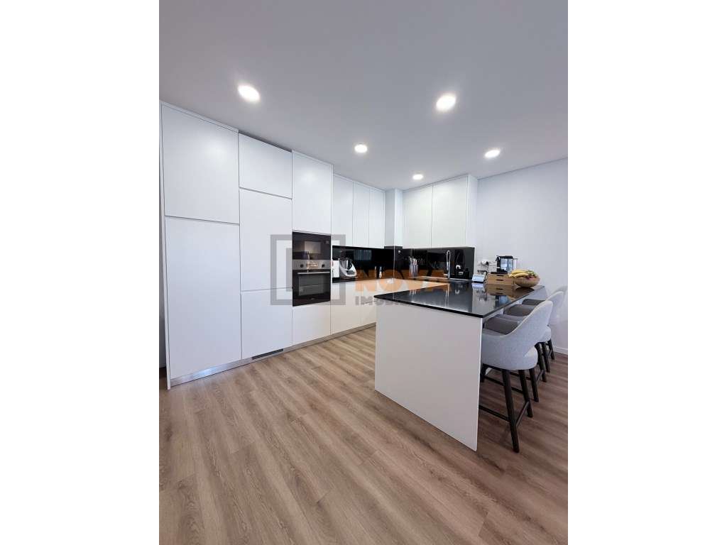 T3 Último Piso em Famões | 165 m² | Domótica | Classe A | 2 Lugares...-5