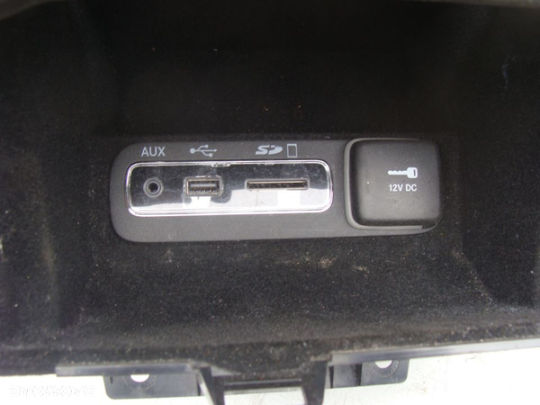 JEEP GRAND CHEROKEE IV WK2 SCHOWEK USB AUX SD - 3