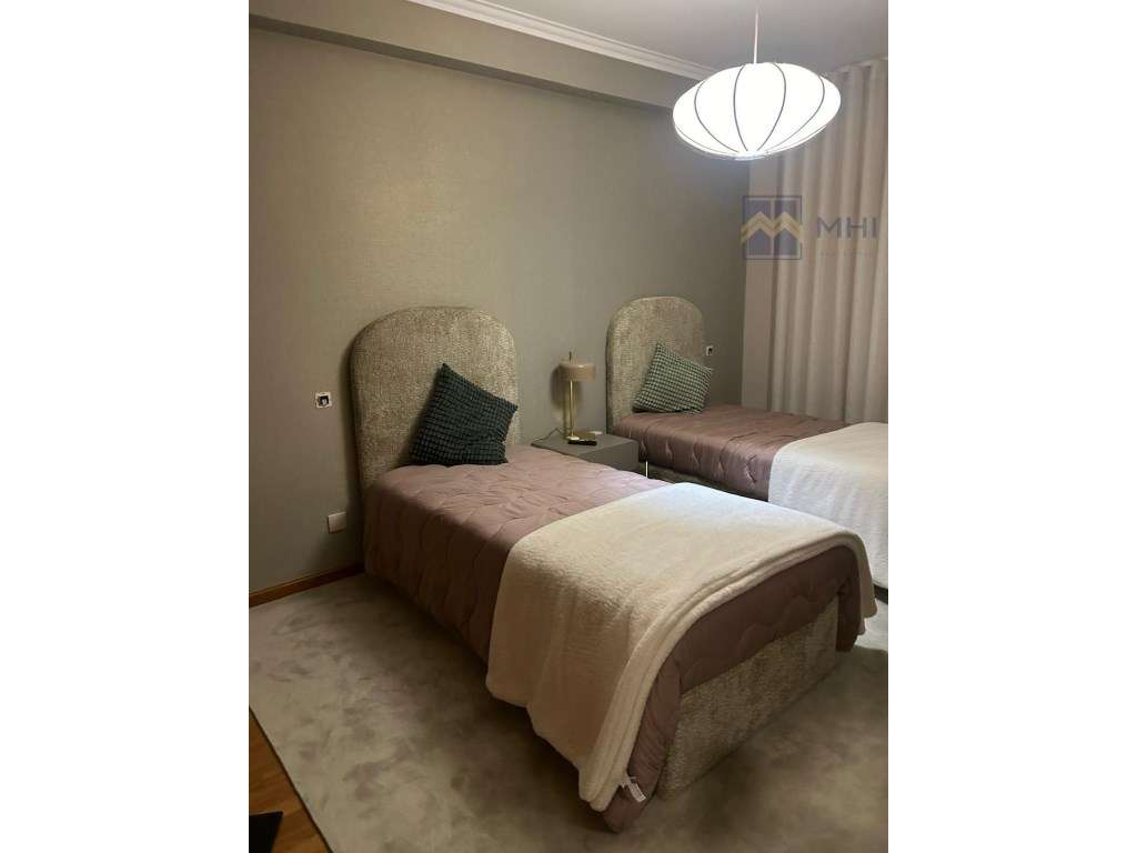 Excelente Apartamento T3 com Terraço em Condomínio Fechado-11