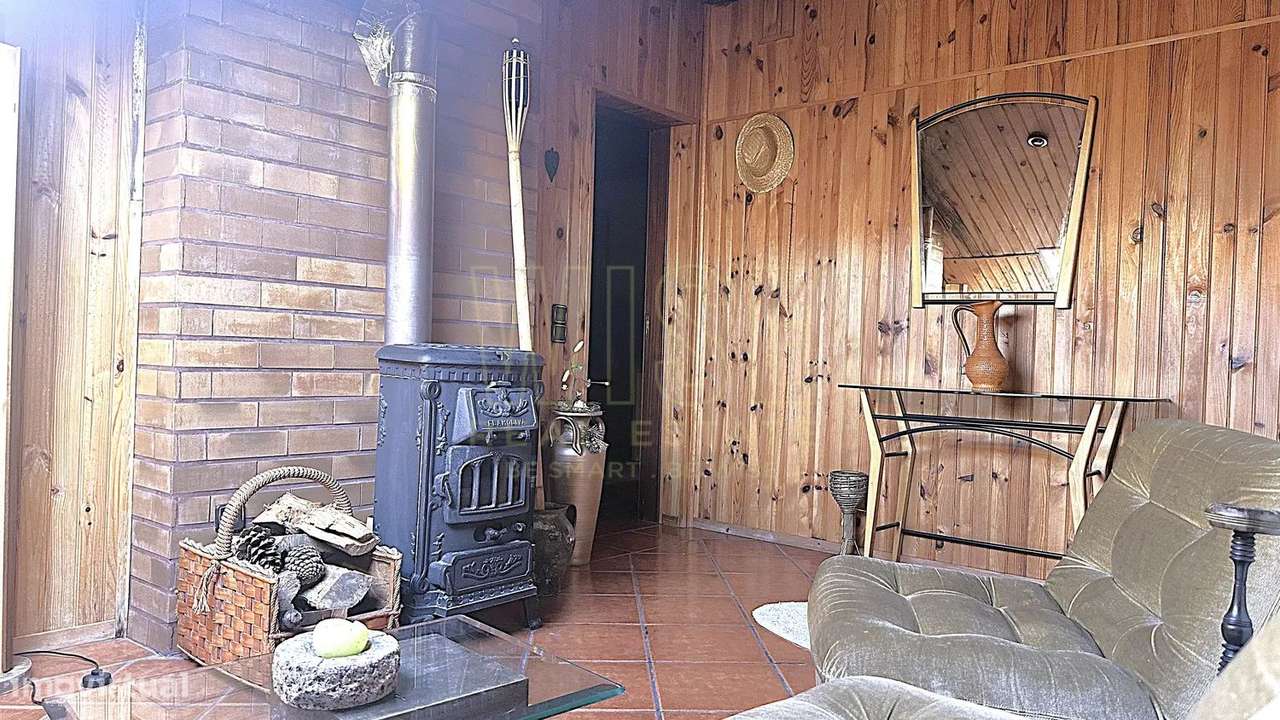 Apartamento T2 com sótão (T1) independente-9