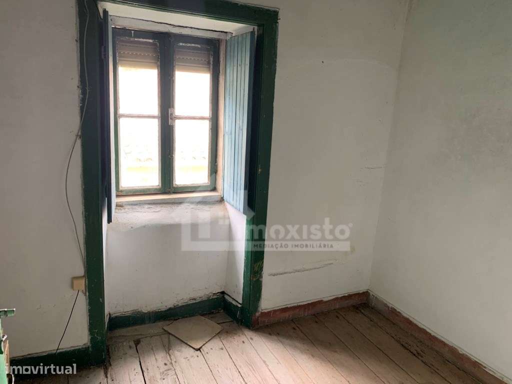 Moradia T4 para recuperar em Campelo, Figueiró dos Vinhos-12