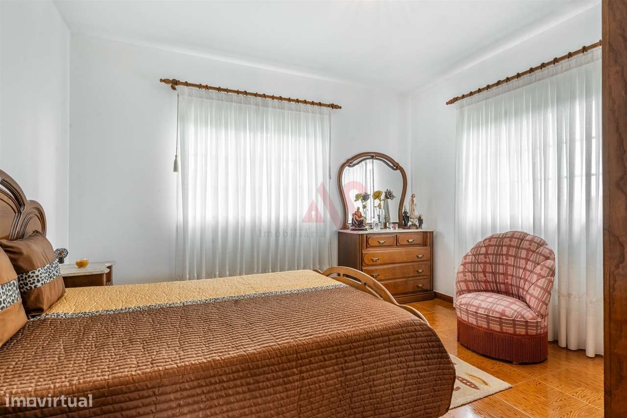Moradia T3+3 com Duas Habitações Independentes – Excelente Oportunidad-8
