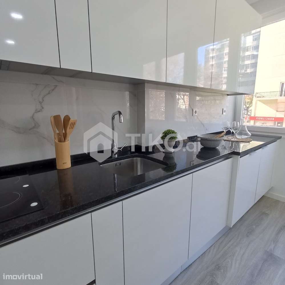 Apartamento T2 remodelado, equipado e mobilado em São Domingos de Benf - Grande imagem: 3/11