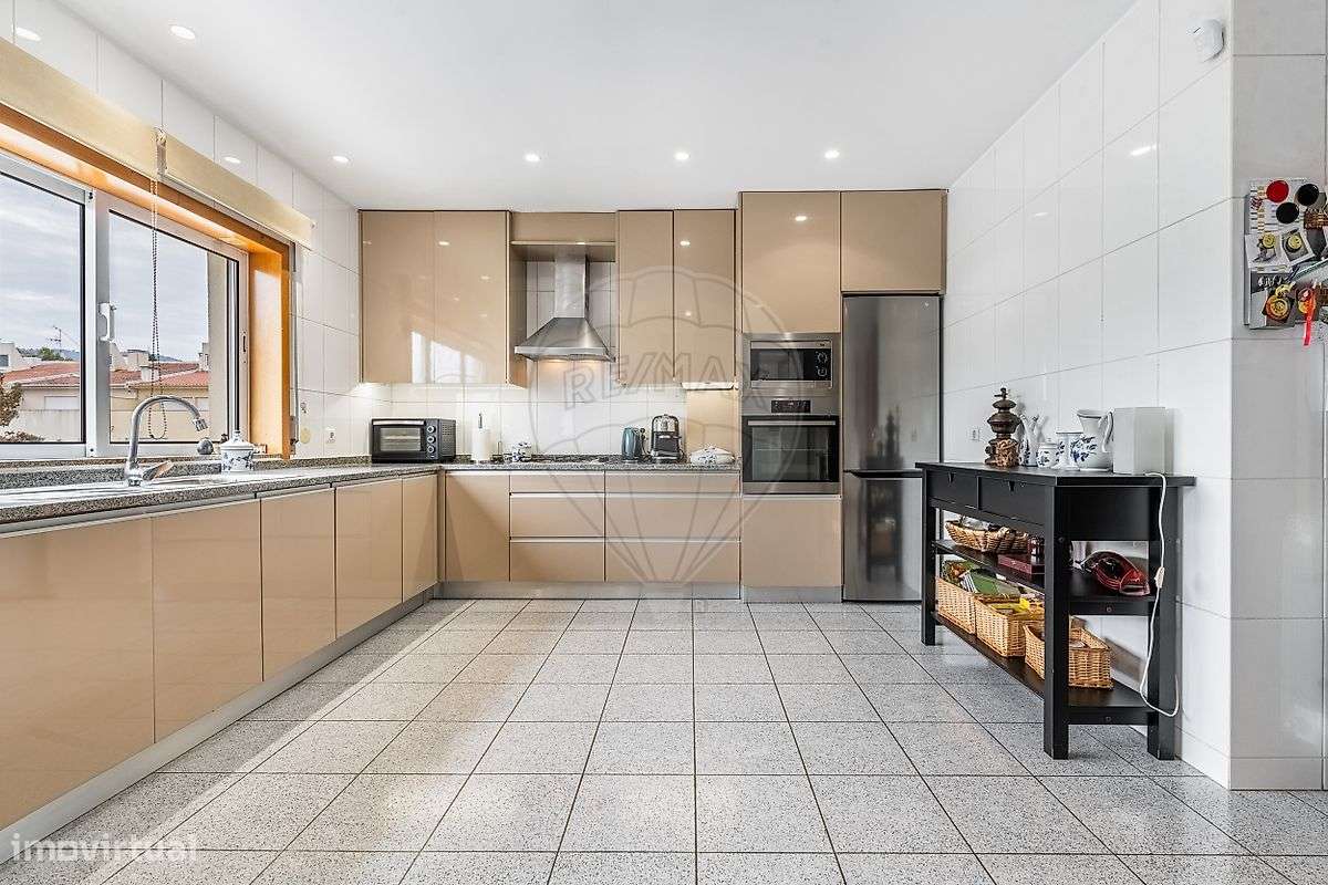 Moradia T5 para venda-10