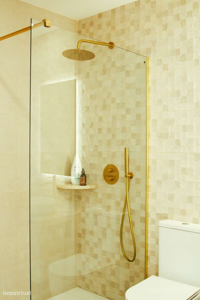 Moradia Exclusiva com Piscina- Pronta a Habitar-14