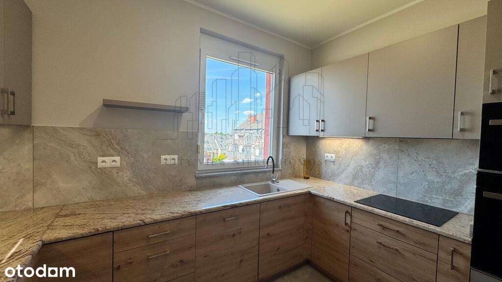 Wysoki standard z antresolą i balkonami - Pełny obrazek: 4/20