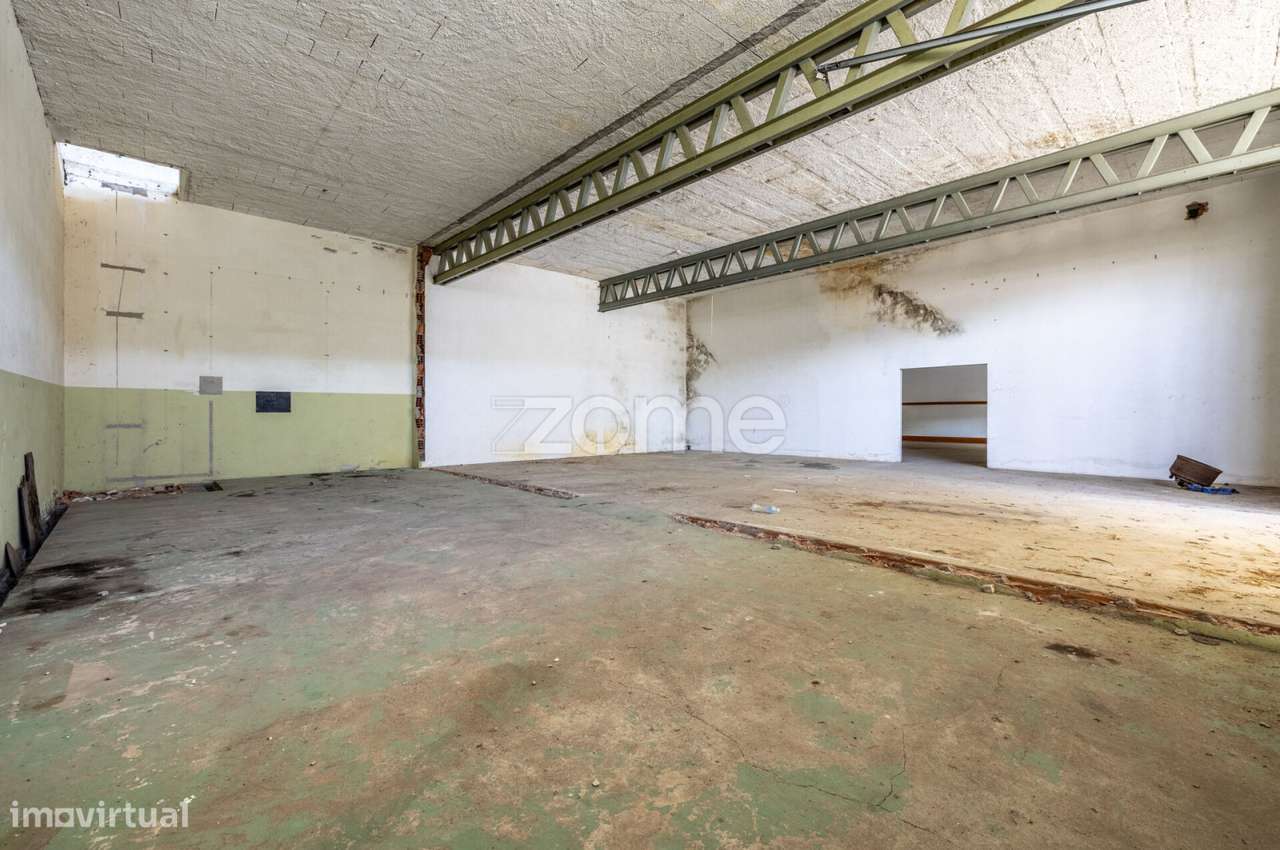 Pavilhão/Armazém Industrial, à entrada de Alcobaça c/ 1960m2-7