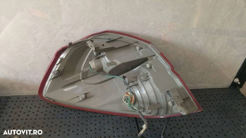 Stop tripla lampa dreapta subaru legacy 22020952 - 3