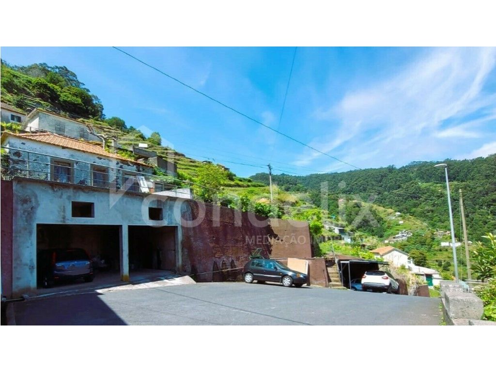 Moradia T2 com terreno em Machico