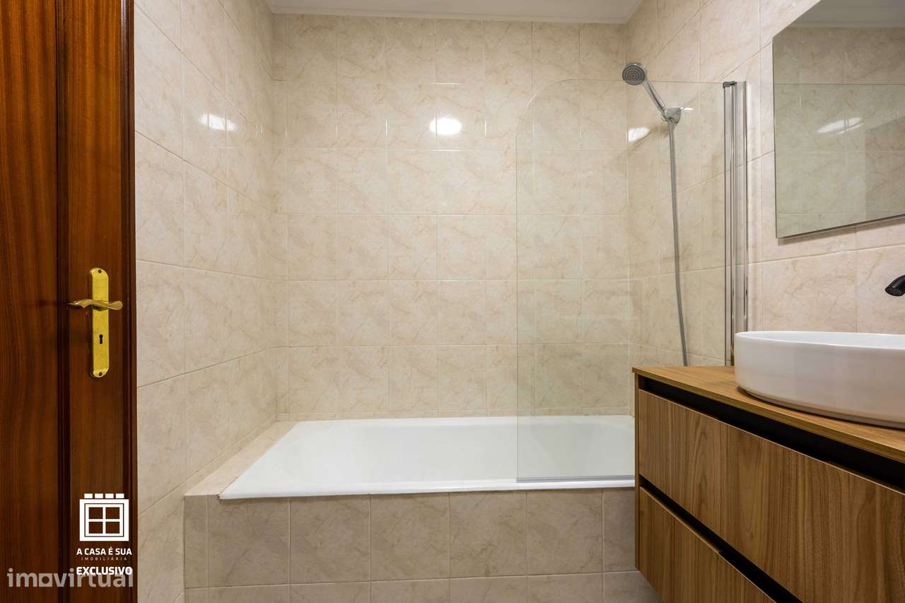 Apartamento T2+1 renovado c/excelente terraço em Oliveira do Douro-9