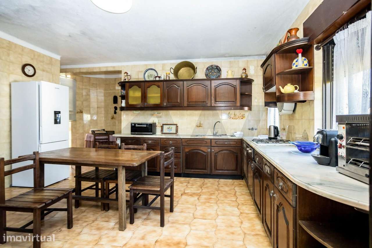 Fantástica Moradia T4 (10 Divisões) com Terreno de 869 m2 – Imenso Pot-11