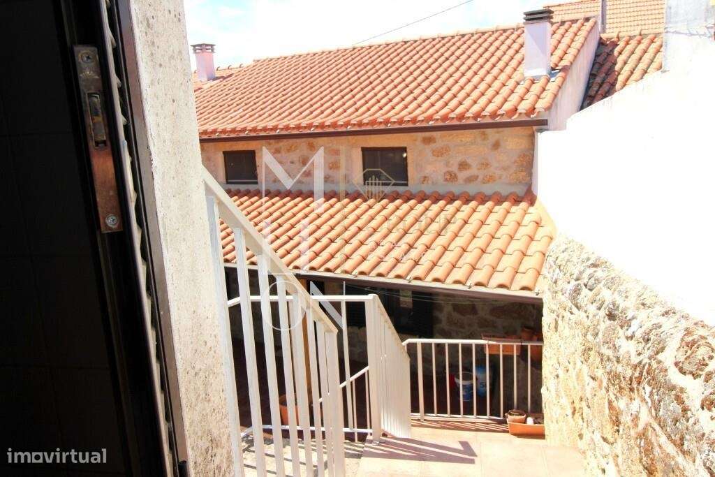 Moradia de charme Reabilitada com Garagem e Logradouro-38