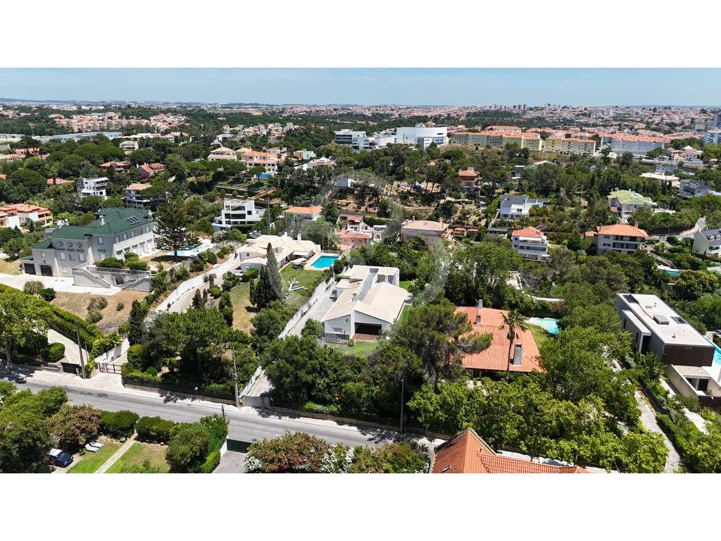 Moradia T6 Isolada no Estoril com piscina e garagem mais espaços ve...-34