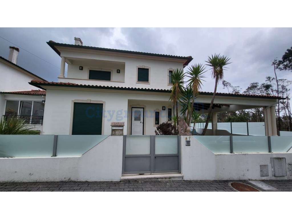 Excelente Moradia T4 Com Piscina E Garagem Na Bajouca