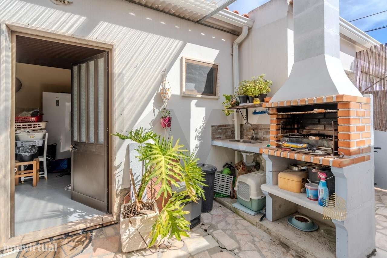 Moradia T4 remodelada com jardim, terraço e garagem | Vendas Novas-18