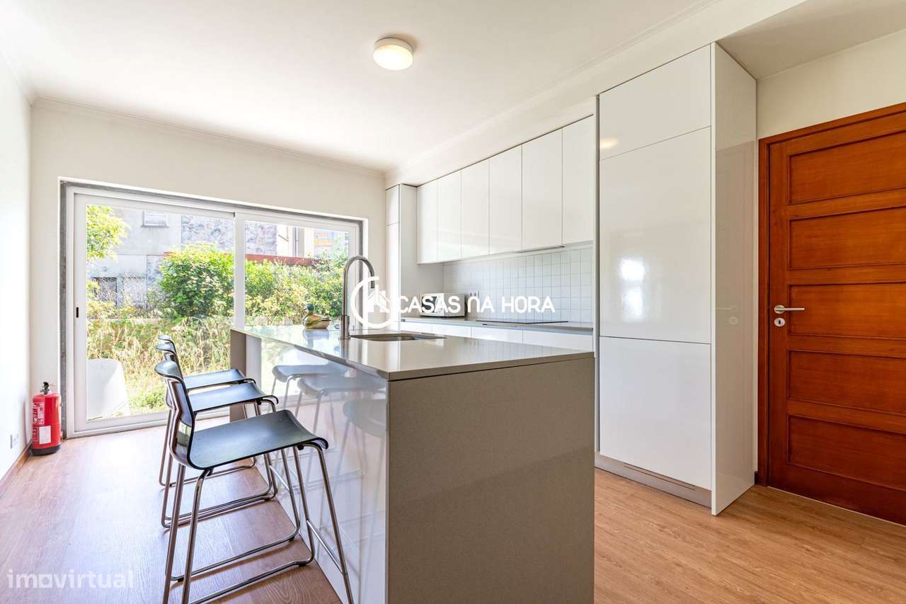 Moradia T3+T1  na Rua João das Regras, junto à Avenida de Sintra.-23