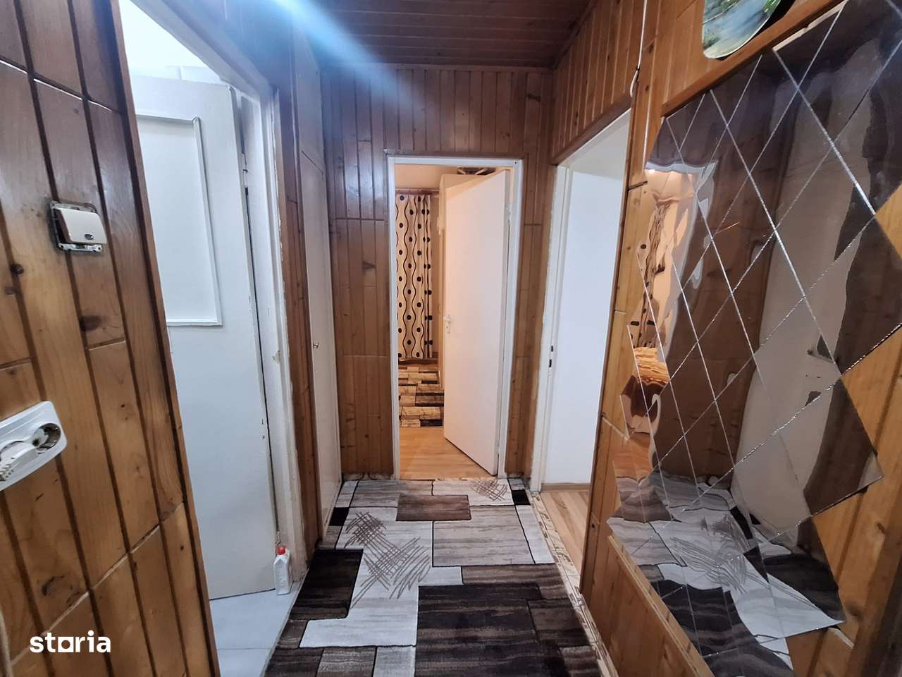 Apartament 2 Camere Decomandat - Etaj 1/4 - Zona Grivitei-3