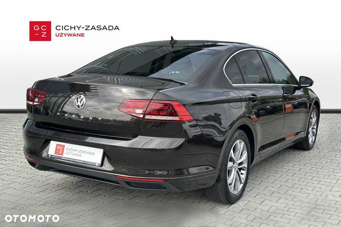 Volkswagen Passat - 5