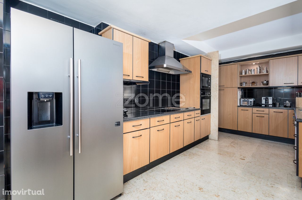 Apartamento T4 , nas Amoreiras, Lisboa.