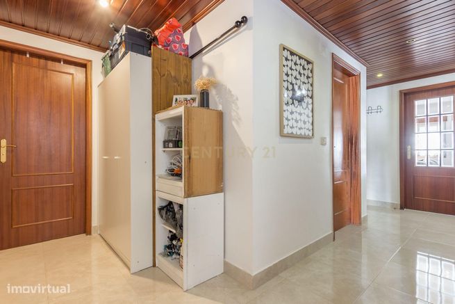 Apartamento T3 em Excelente Localização na Quinta do Conde-8