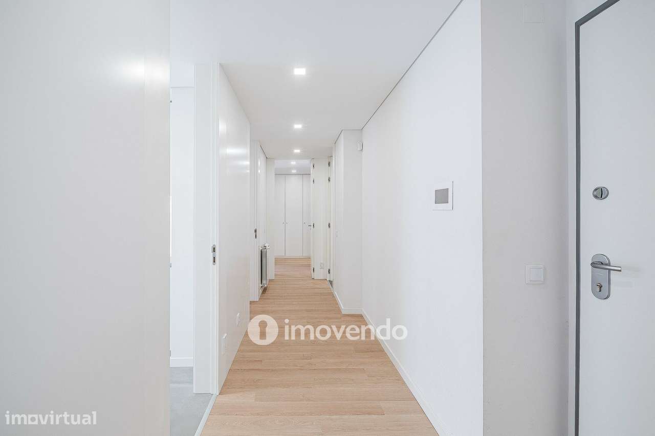 Apartamento T2, com estacionamento e cozinha equipada, na Amadora-15