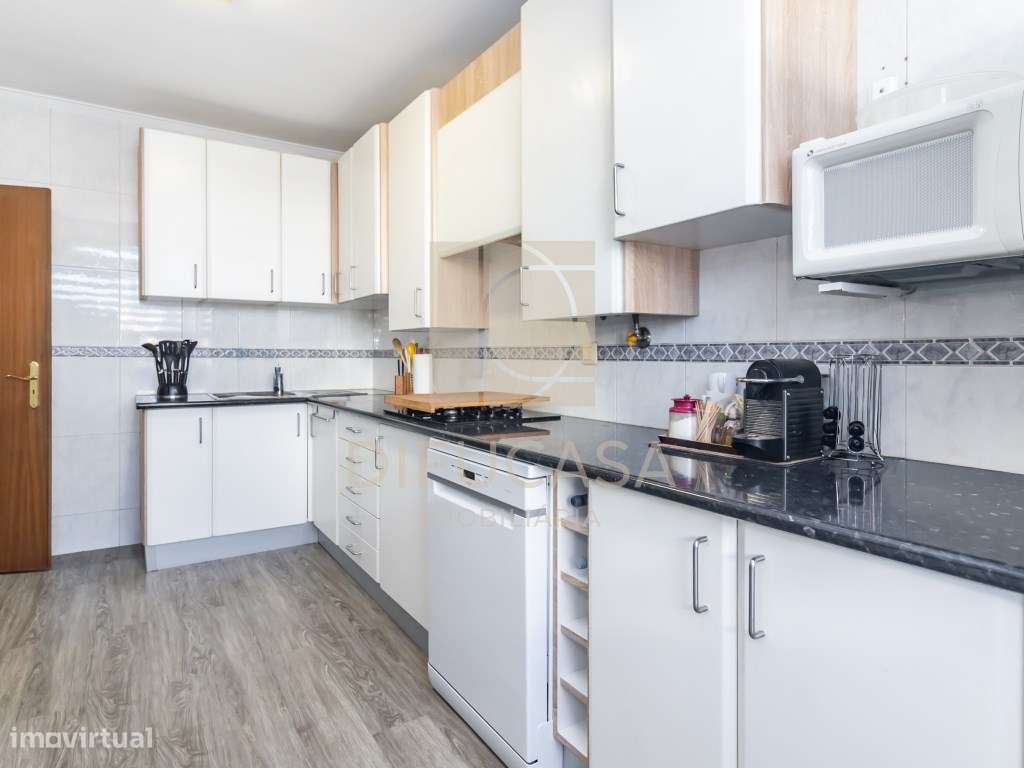 R363 APARTAMENTO T3 1º ANDAR AMORA-9
