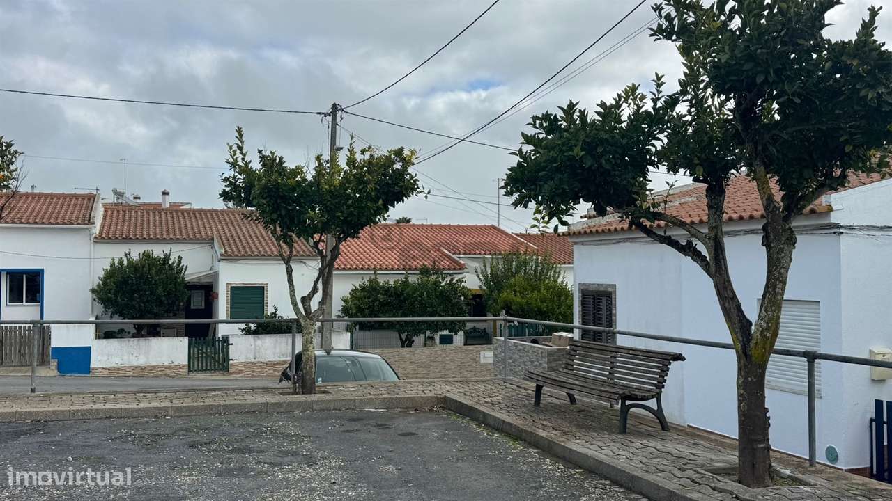 Moradia T2 com logradouro, anexo, terraço e garagem, Castro Verde-19