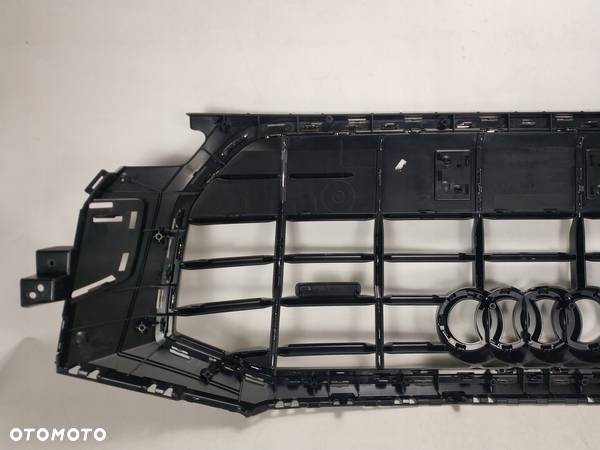 AUDI Q8 SQ8 4M8 4M grill atrapa silnika emblemat - 4