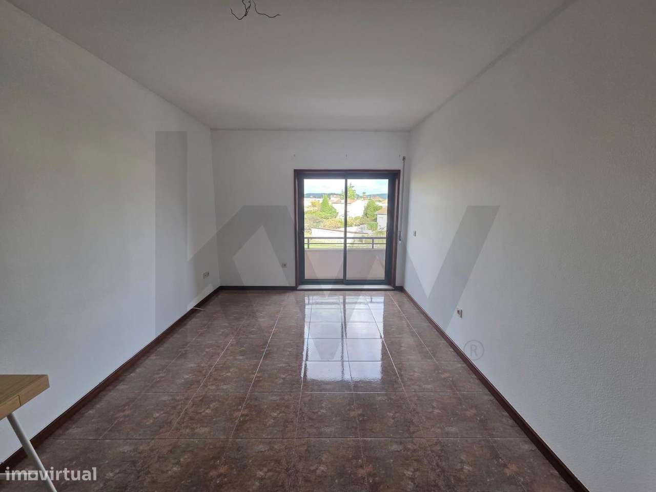 Apartamento T1+1 com garagem e arrumo em S. Romão do Coronado - Grande imagem: 2/26