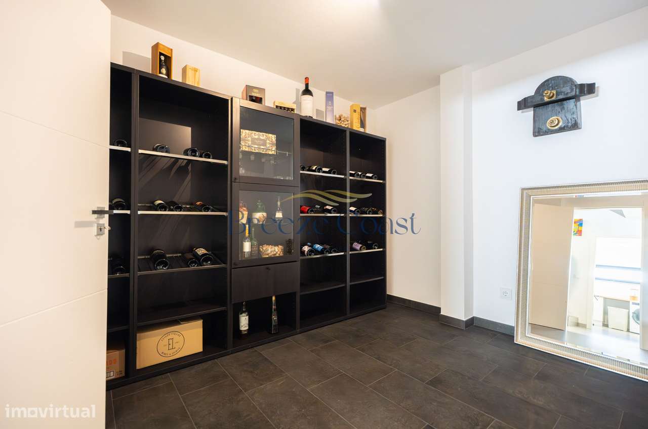 Moradia T4 de Arquitetura Distinta e Elegância Intemporal-20