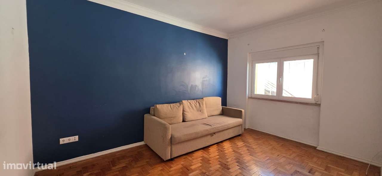 Apartamento T1 Renovado Laranjeiro-12